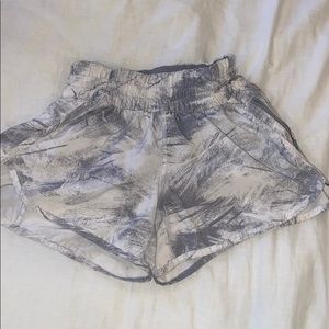 Lululemon tracker short v